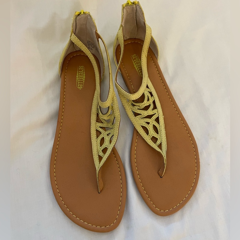 Seychelles cute yellow flat sandals, size 8.5
